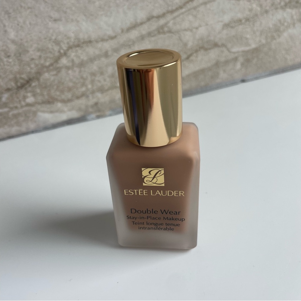 Estee Lauder Double Wear - Picture 2 of 3